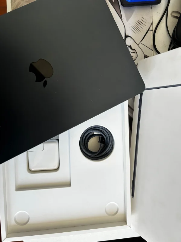 Macbook Air 13 2025 M4