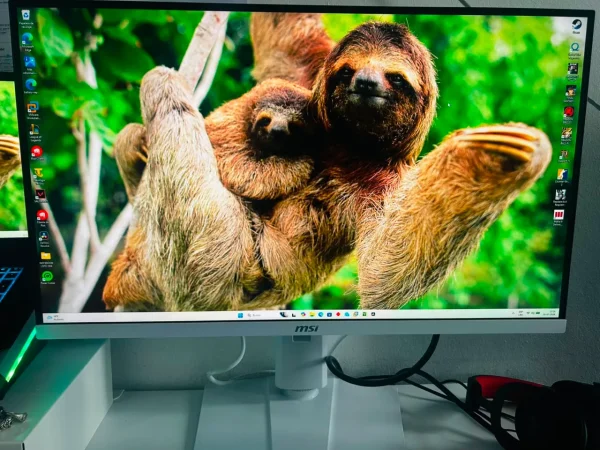 Monitor MSI con pantalla de 27 320Hz Monitor MSI con pantalla de 27" 320Hz 220V y resolución WQHD (Nuevo con caja abierta)