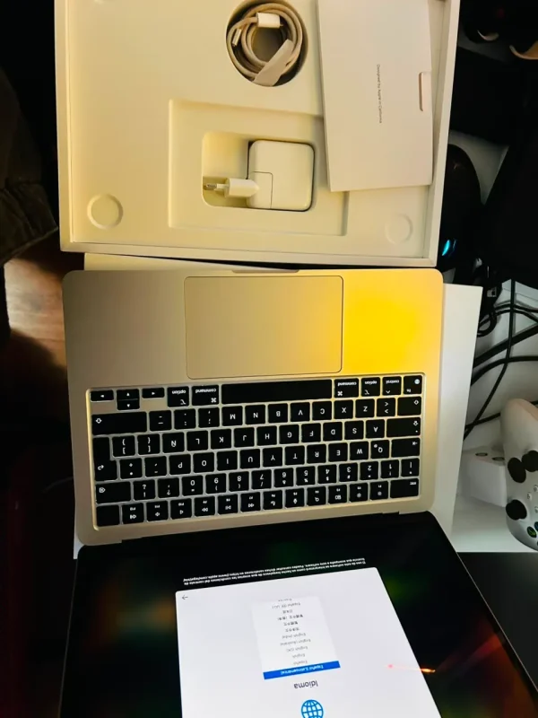 WhatsApp Image 2026-08-11 at 22.35.48 (3) Macbook Apple Air 13 Chip M2 2022 16gb 256gb Ssd Silver
