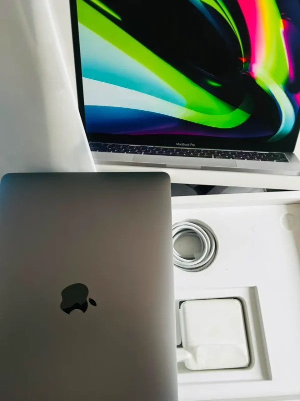 Macbook pro m2 MacBook Pro 13 (2022) Chip M2 Apple / 8gb Ram Ssd 256gb Color Gris Espacial (Nuevo con caja abierta)