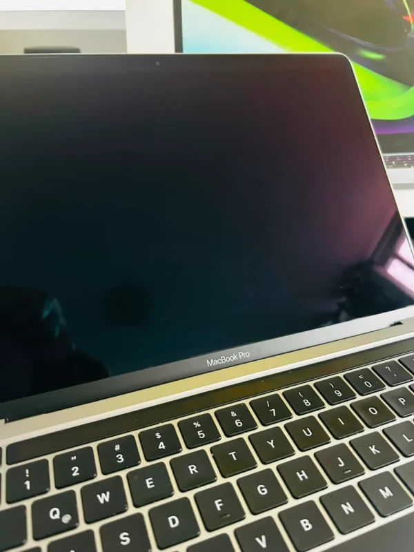 Macbook pro m2 MacBook Pro 13 (2022) Chip M2 Apple / 8gb Ram Ssd 256gb Color Gris Espacial (Nuevo con caja abierta)