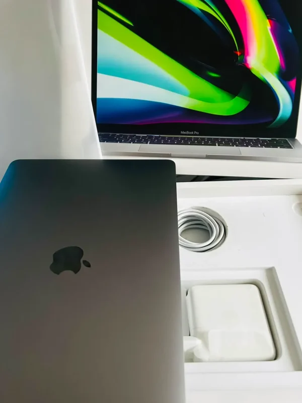 Macbook pro m2 MacBook Pro 13 (2022) Chip M2 Apple / 8gb Ram Ssd 256gb Color Gris Espacial (Nuevo con caja abierta)